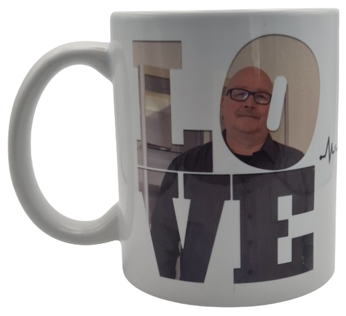 Tasse mit LOVE und zwei personalisierte Bilder