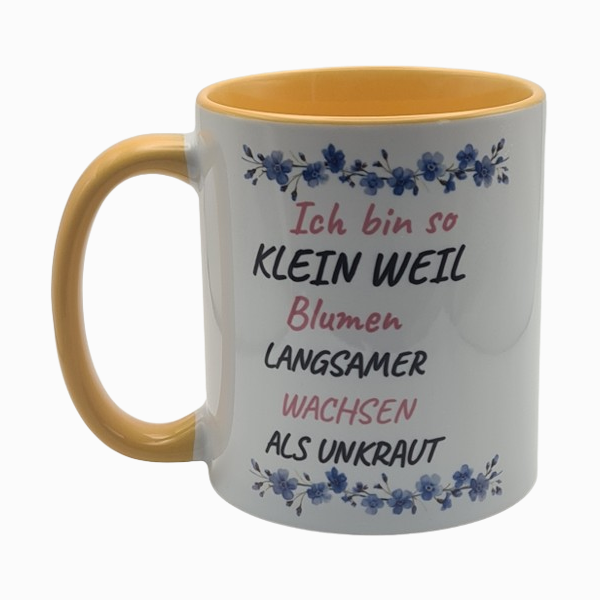 Lustige Tasse "Ich bin so klein" – Spruchbecher mit Blumen & gelbem Henkel (330 ml) – Geschenk für kleine Frauen & Männer